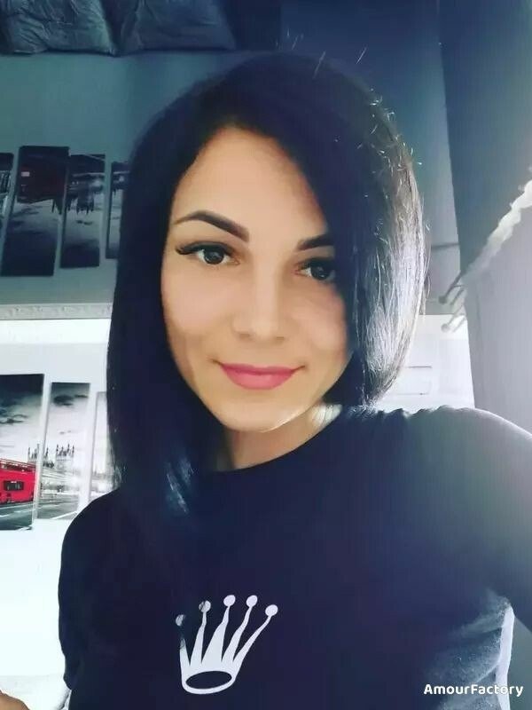 Nina Profile image 1