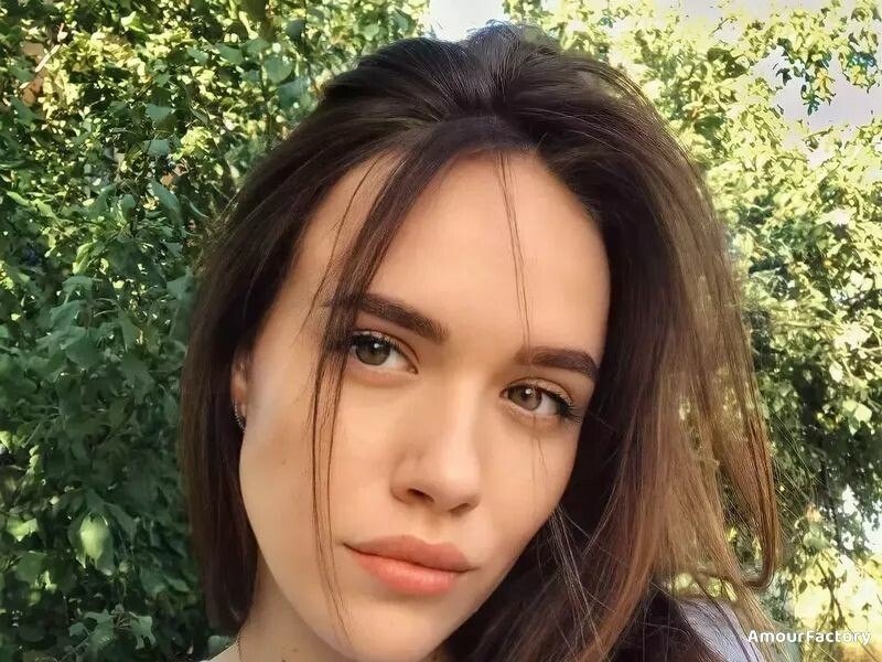 Yelyzaveta, 20