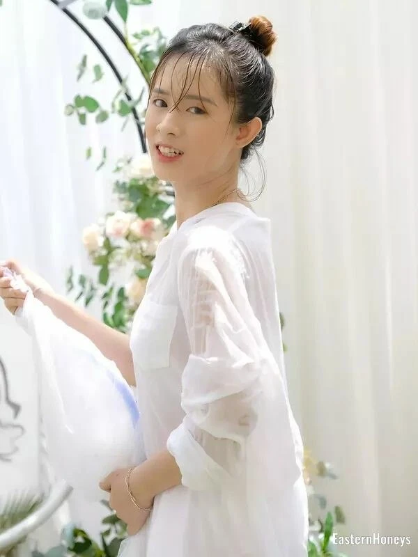 Lily Profile image 3