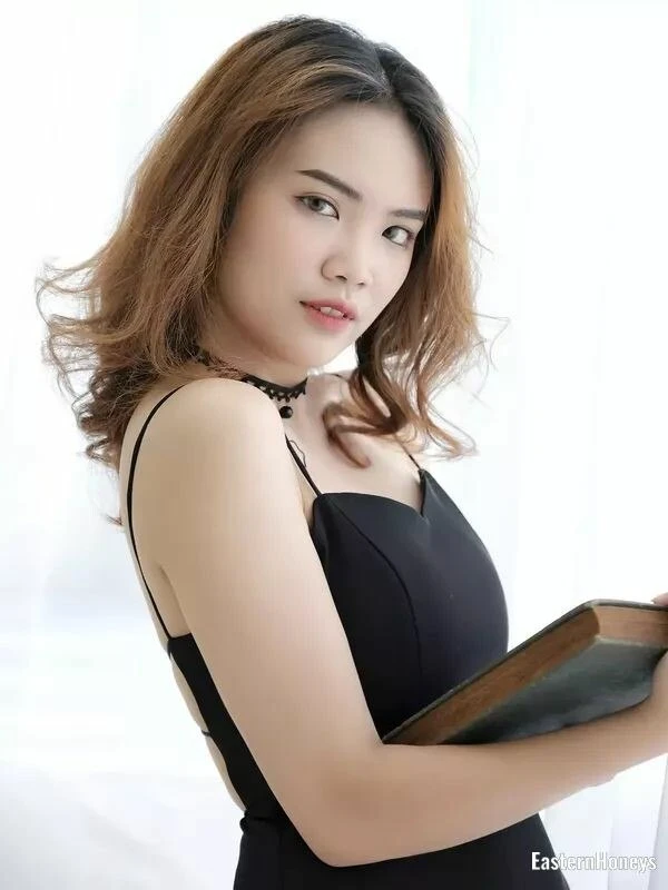 Bella Profile image 4