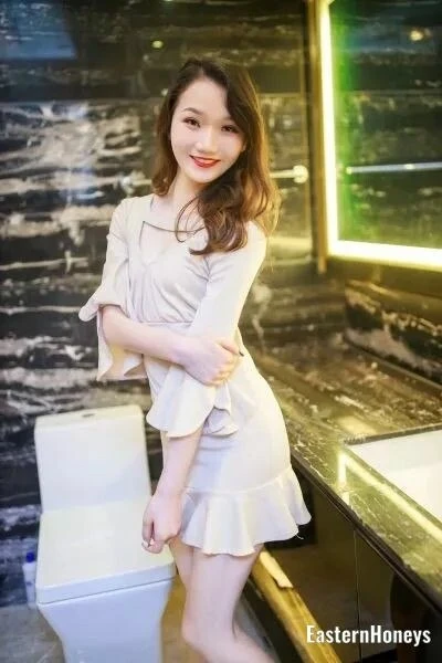 Zhengzheng Zhang Profile image 4