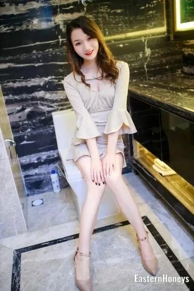 Zhengzheng Zhang Profile image 2