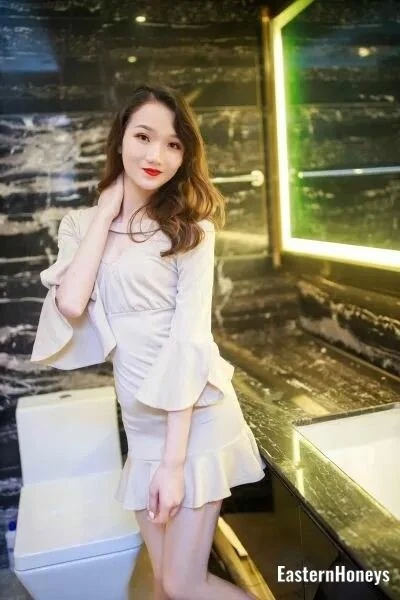 Zhengzheng Zhang Profile image 5