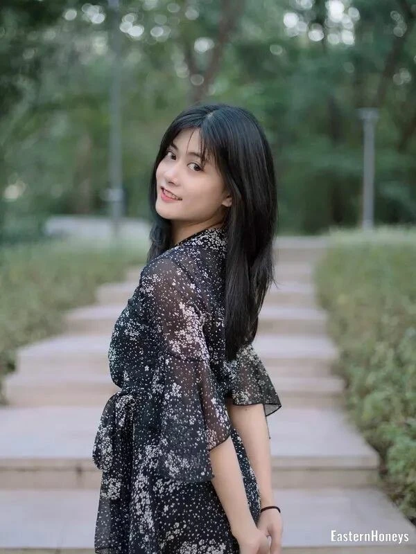 Nicole Profile image 5