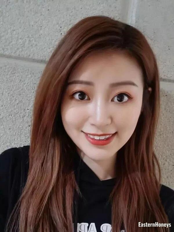 Ling Zhong Profile image 3