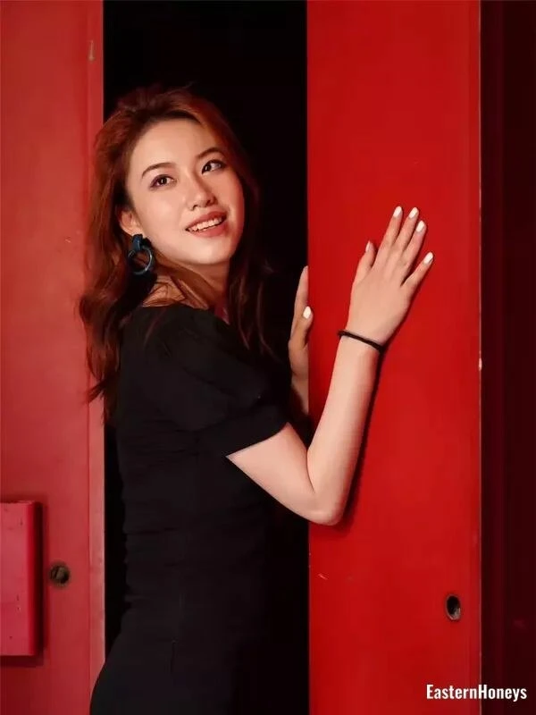 Julia Profile image 1
