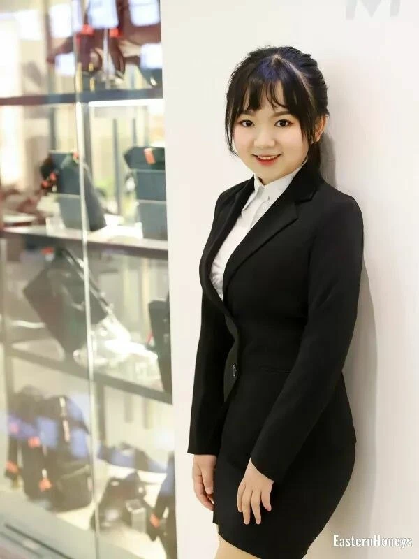 Eva Profile image 3