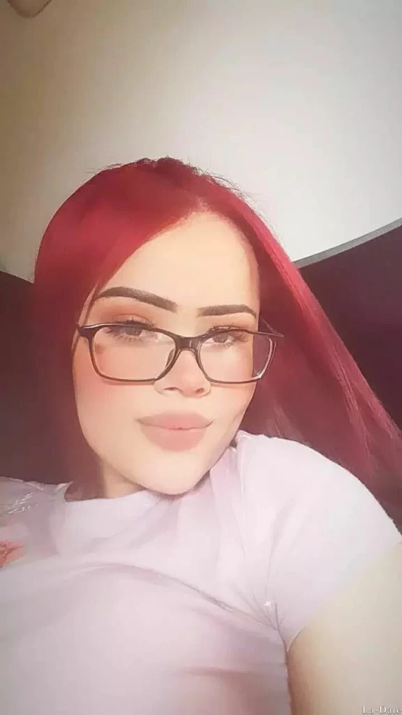 Stefanny Profile image 1