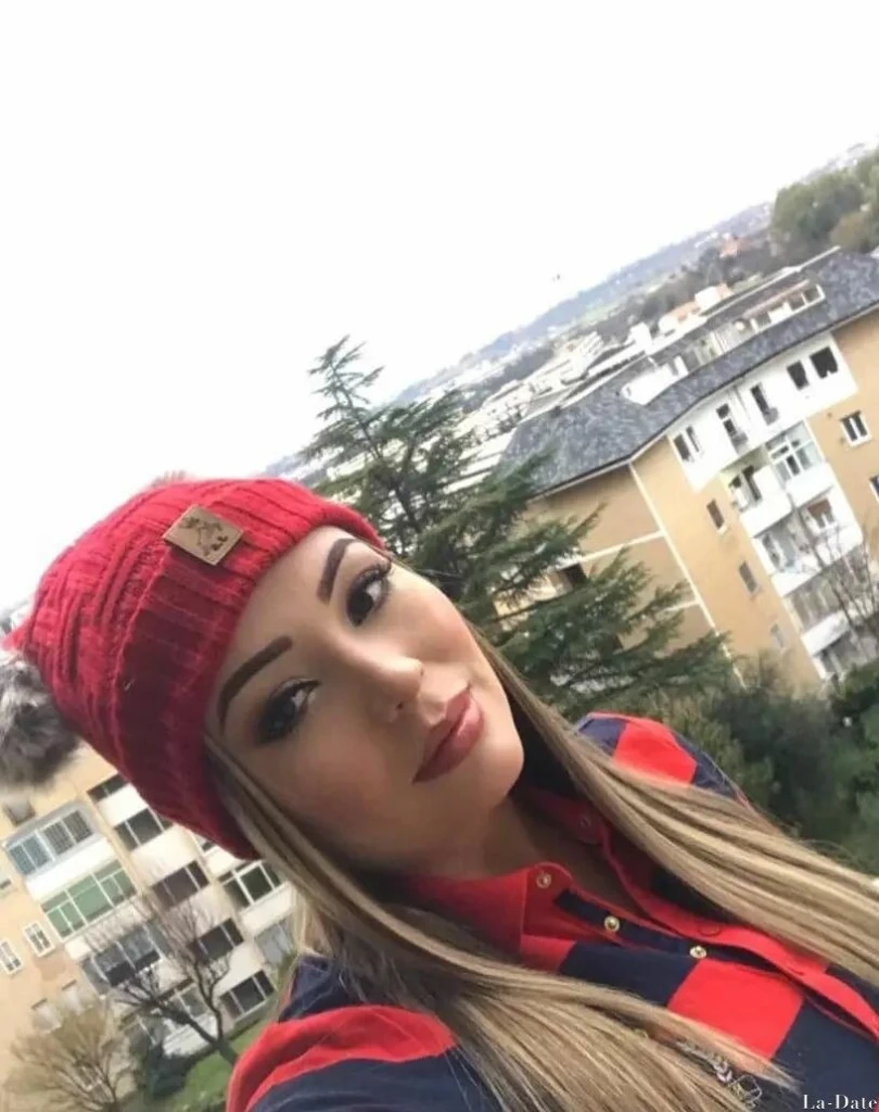 Estefani Profile image 1