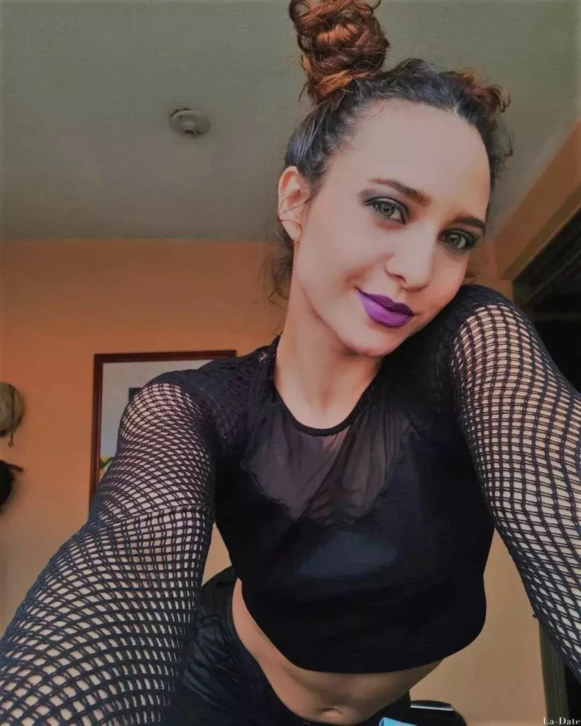 KINBERLY, 32