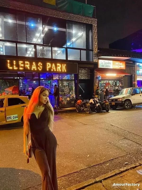 Elina, 25